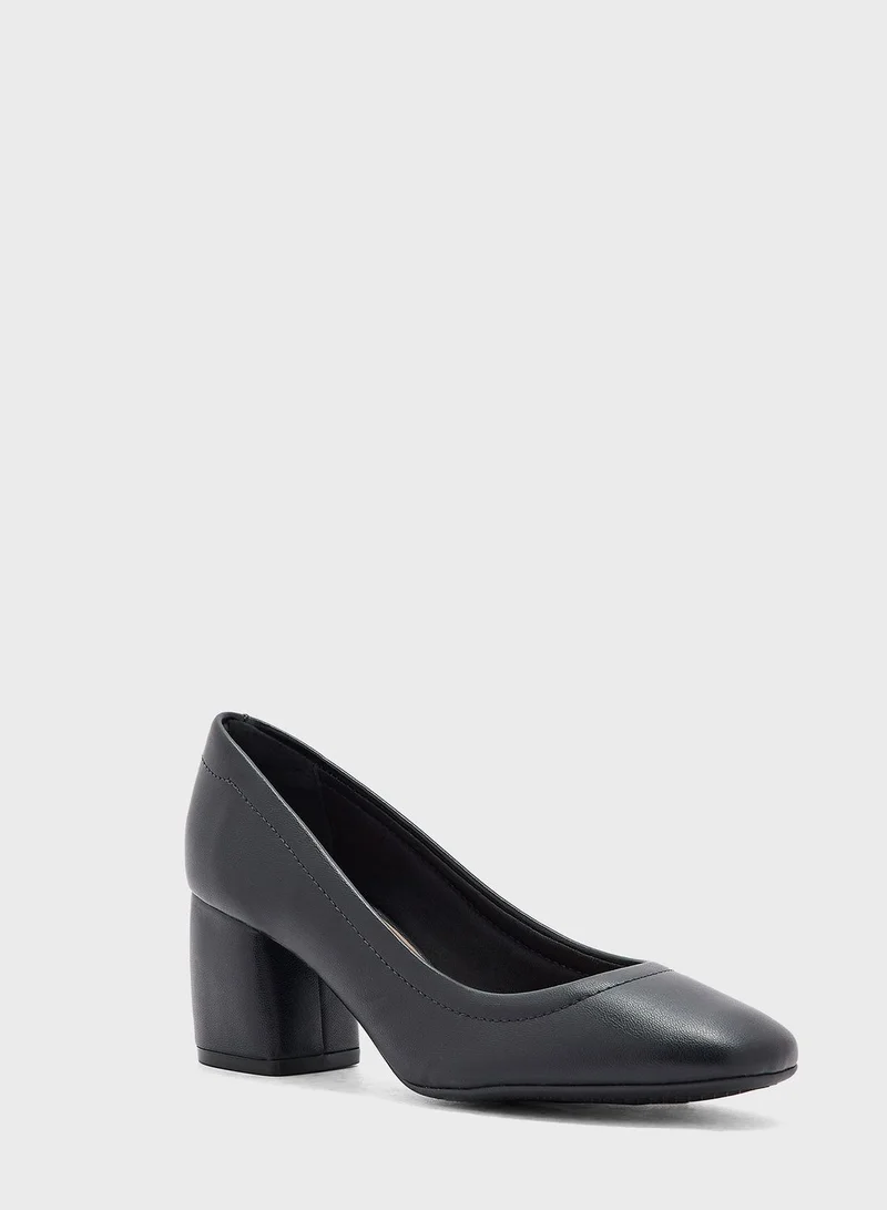Beira Rio Kiara Close Toe Mid Heel Pumps