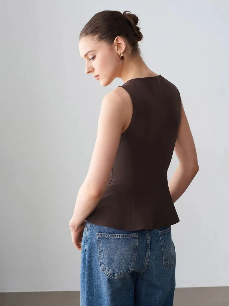 ديلفين DILVIN Fitted Sleeveless Crepe Peplum Blouse