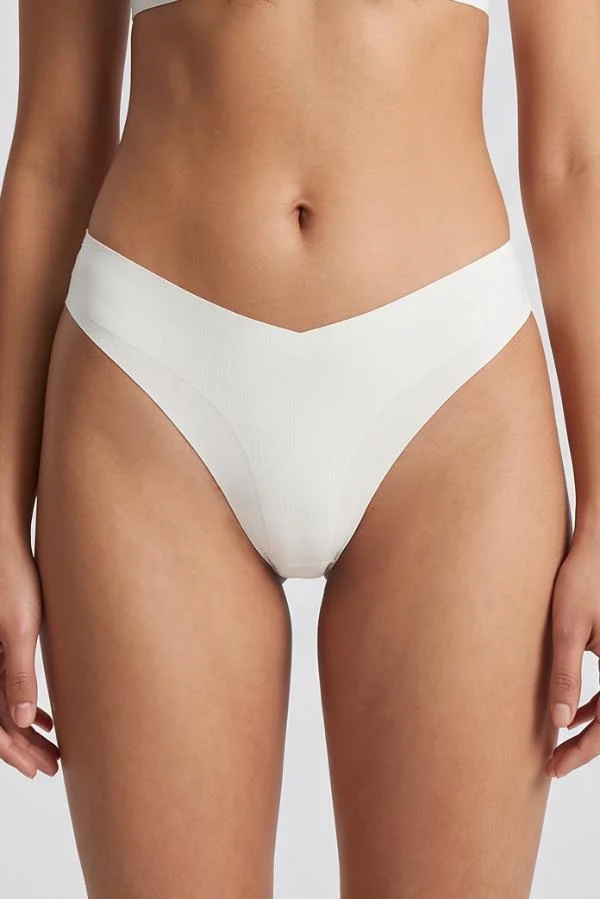 اس في ال Seamless Thong