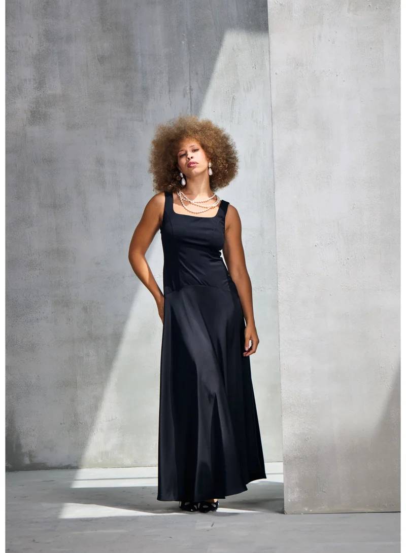 أشيتا فرنانديز Sleeveless Square Neck Maxi Dress – Black