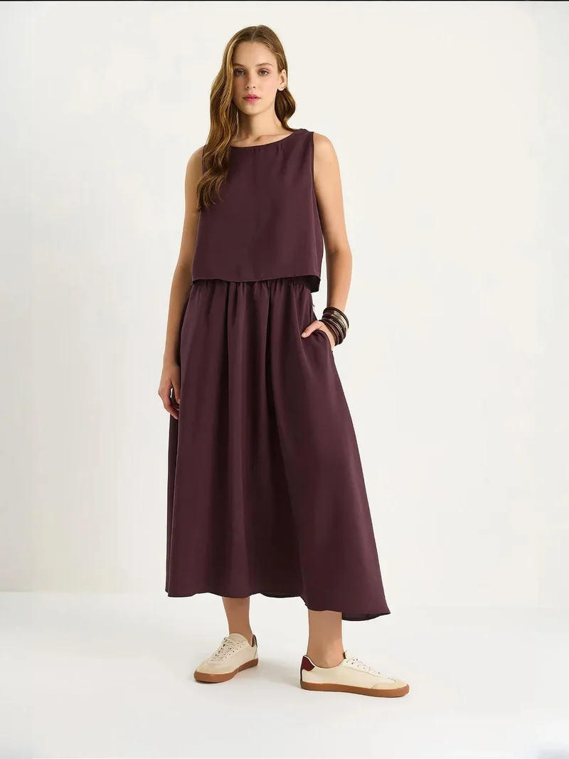 بيانكو لوتشي Sleeveless Scoop Neck Tank Top and Midi Skirt Co-Ord Set