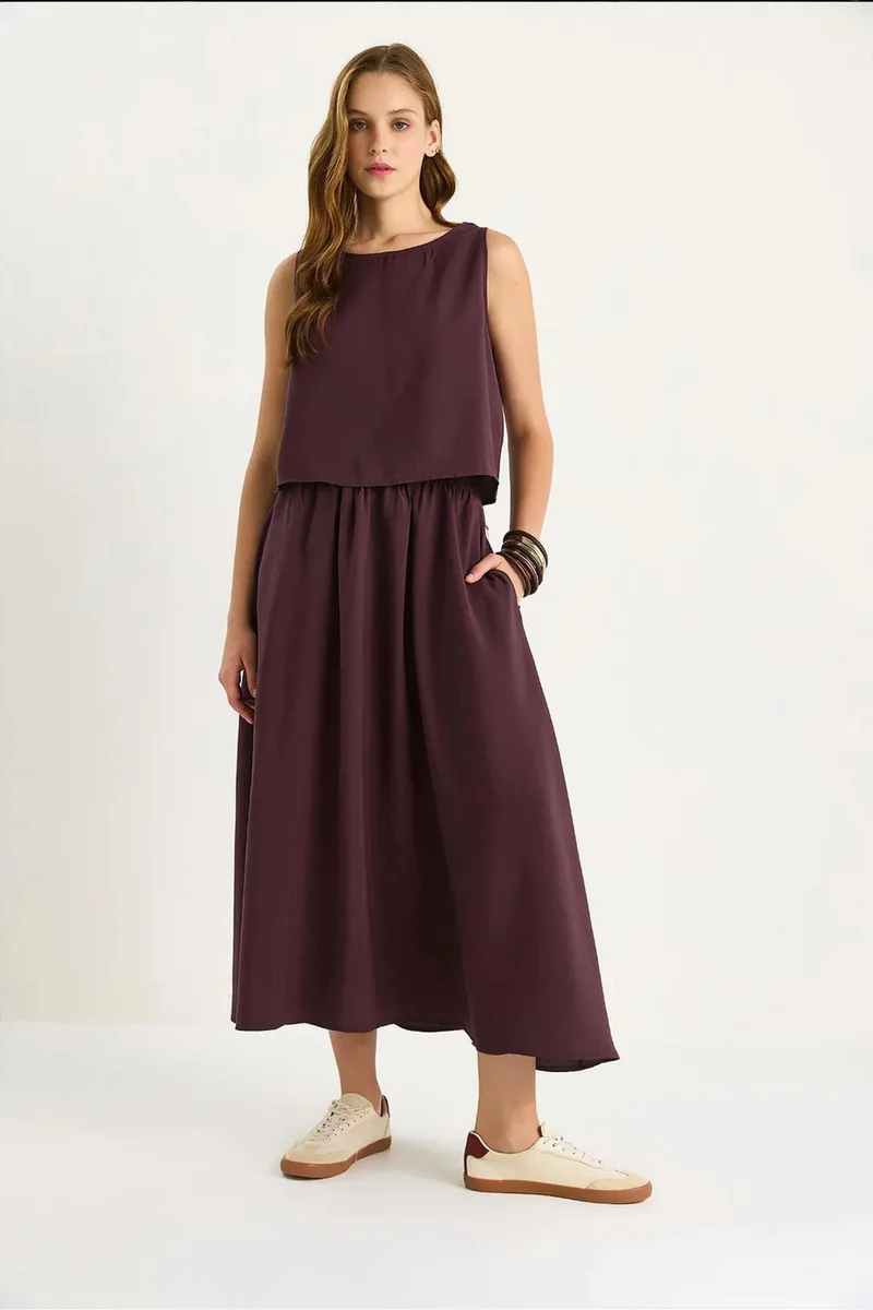 بيانكو لوتشي Sleeveless Scoop Neck Tank Top and Midi Skirt Co-Ord Set