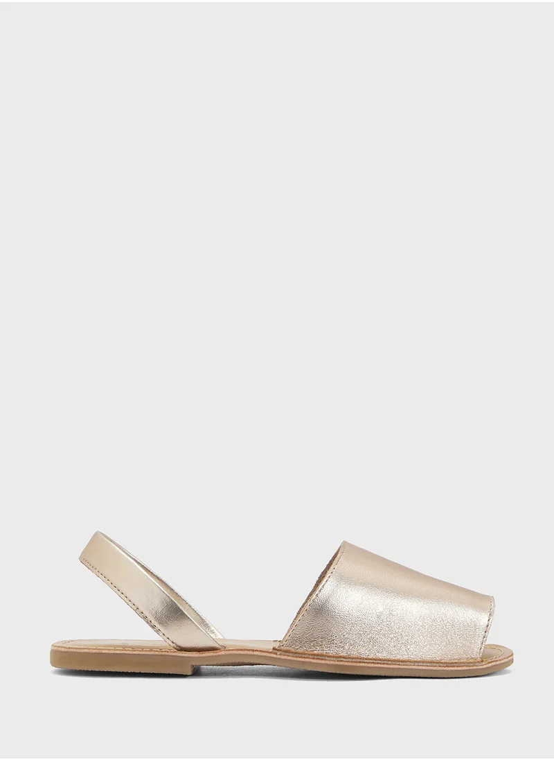 جينجر Sling Back Flat Sandal