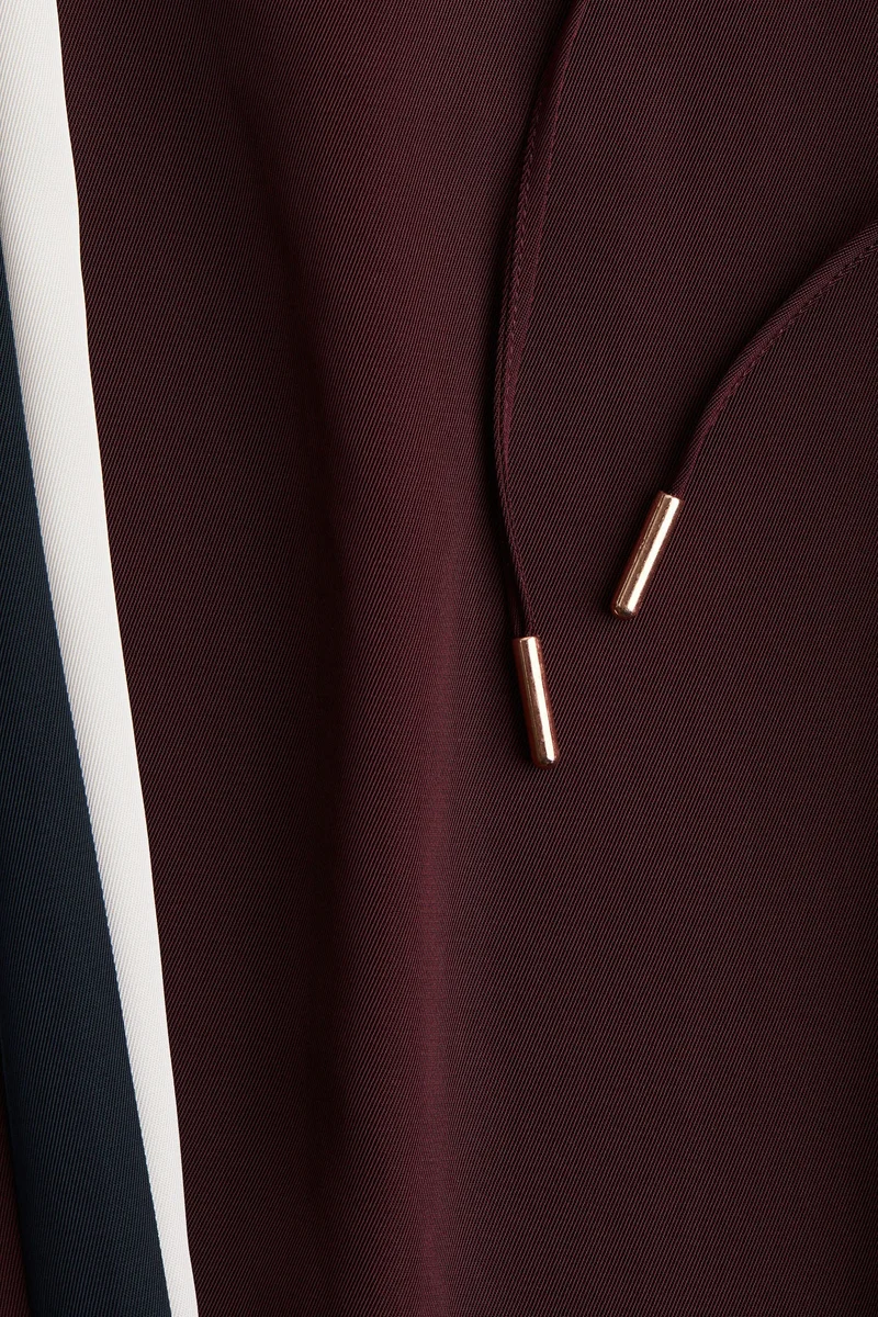 اتش اند ام بنطلون رياضي بخطوط جانبية