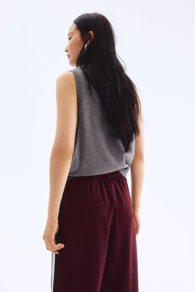 اتش اند ام بنطلون رياضي بخطوط جانبية