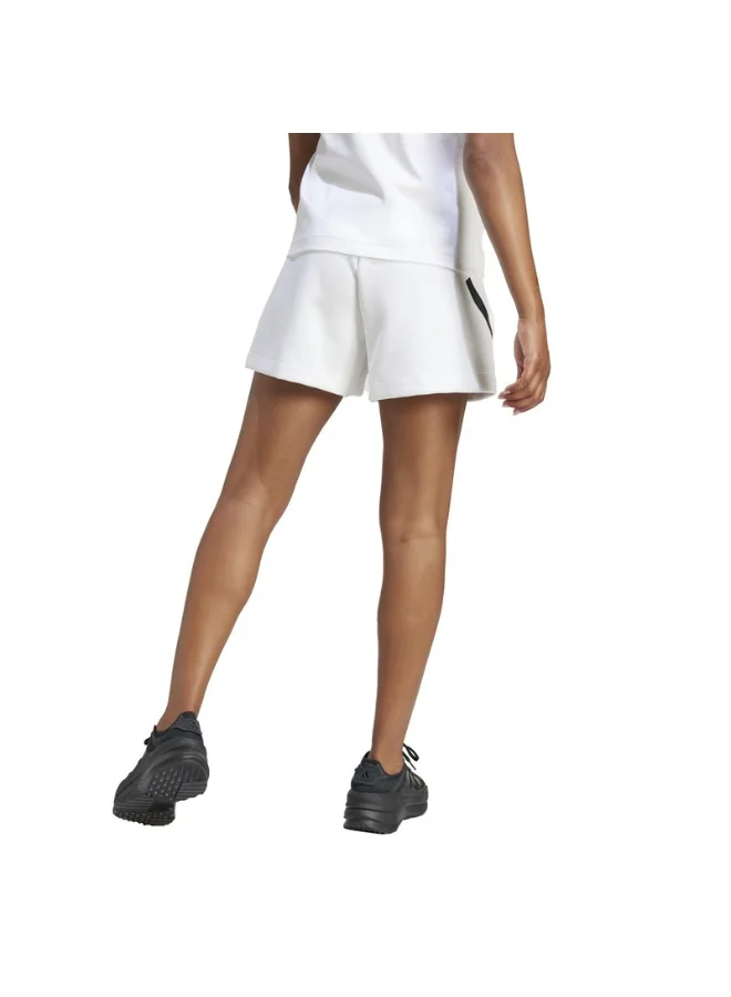 اديداس شورت أبيض قصير للنساء