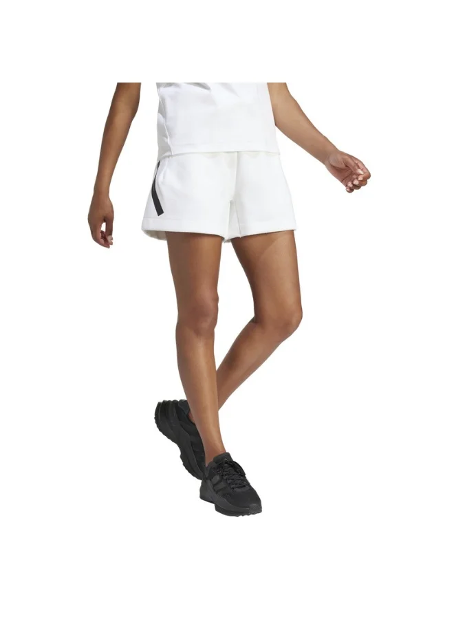 اديداس شورت أبيض قصير للنساء