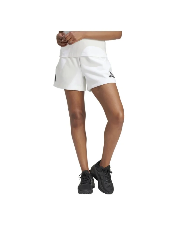 اديداس شورت أبيض قصير للنساء