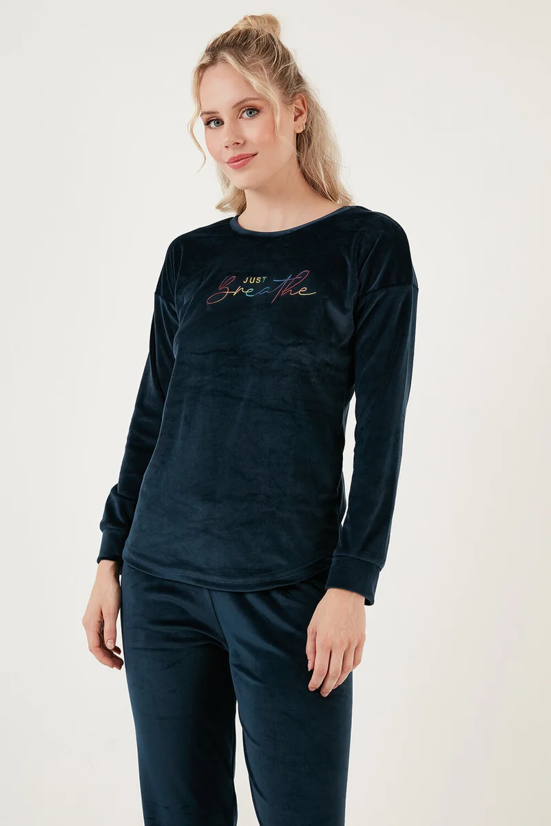 ليلا Regular Fit Soft Texture Velvet Pajama Set Women's Pajama Set 6094200W4