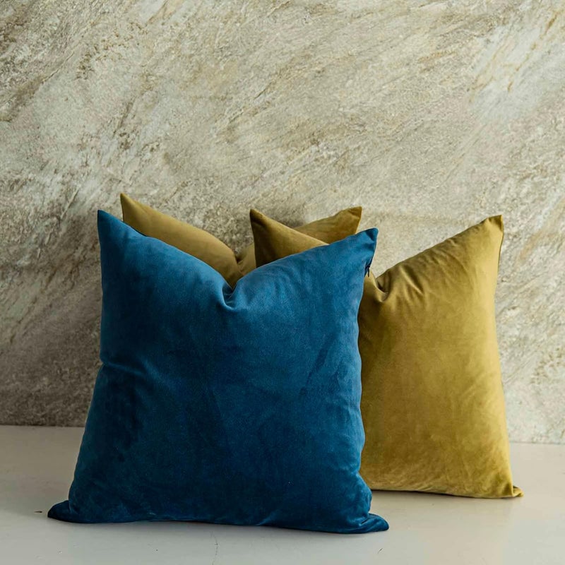 QUAFOO أغطية وسائد مخملية زخرفية باللون الأخضر الزيتوني مقاس 18×18 بوصة، مجموعة من 2 مع سحاب، أغطية وسائد مربعة صلبة ناعمة فاخرة للأريكة والأريكة والسرير وغرفة المعيشة - Image 3