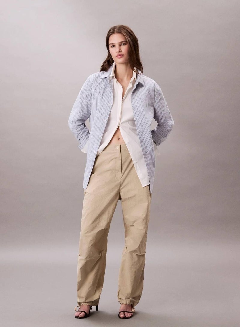 كالفن كلاين جينز بنطال باراشوت من النايلون الناعم - Image 1