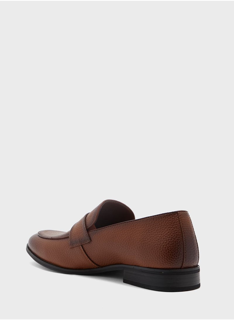 Robert Wood - Classic Saddle Tim Detail Formal Slip Ons - Image 1