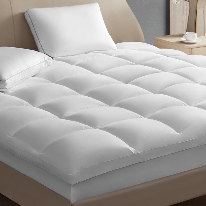 PILLOW TOP MATTRESS TOPPER KING SIZE WATERPROOF MATTRESS PROTECTOR QUILTED FITTED MATTRESS PAD COVER WITH 820 INCH DEEP POCKET DOWN ALTERNATIVE FILL 78X80 INCH WHITE