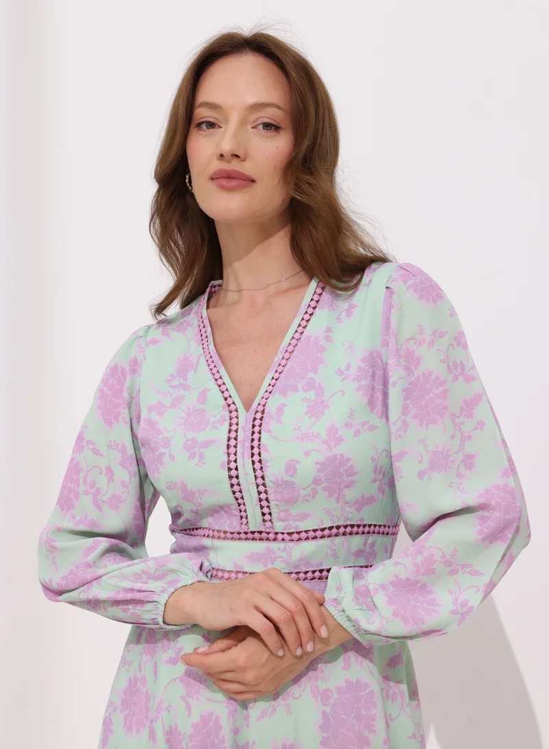 That’s My Gal Floral And Lace Dress