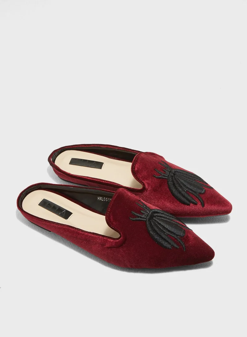 ELLA Shanelle embroidered motif Slip on