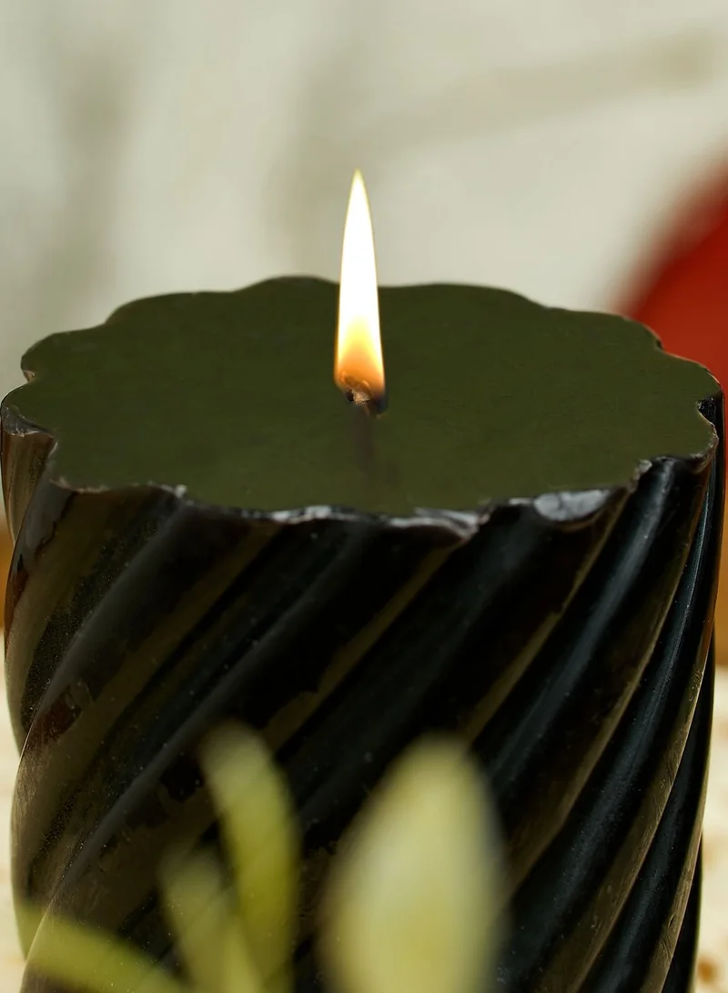 present time Black Medium Pillar Swirl Candle