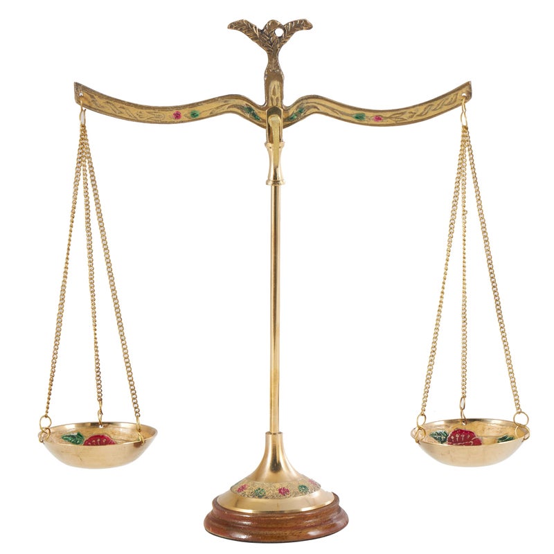 Deco 79 ديكو 79 موازين زخرفية معدنية صغيرة على الطراز العتيق مع لمسات زهرية حمراء وخضراء، 12" × 4" × 12"، ذهبي - Image 1