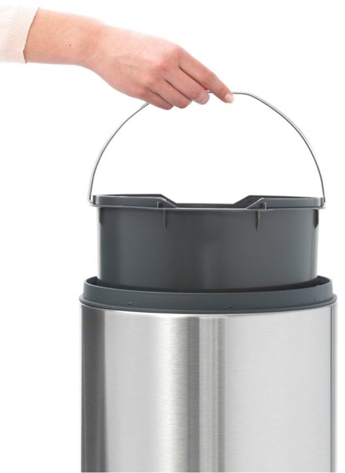 Brabantia Touch Trash Can New 30 L Brilliant Steel - pzsku/Z2A2DCF80BB2A5897F851Z/45/_/1710320042/408b5e77-214a-415a-810f-fefbddfa6a50