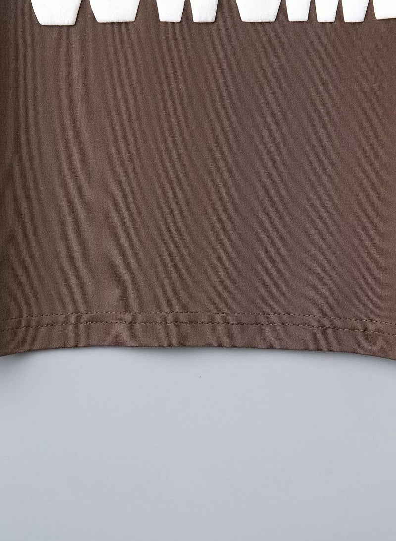 Letter Graphic Crop Tee  - Image 4