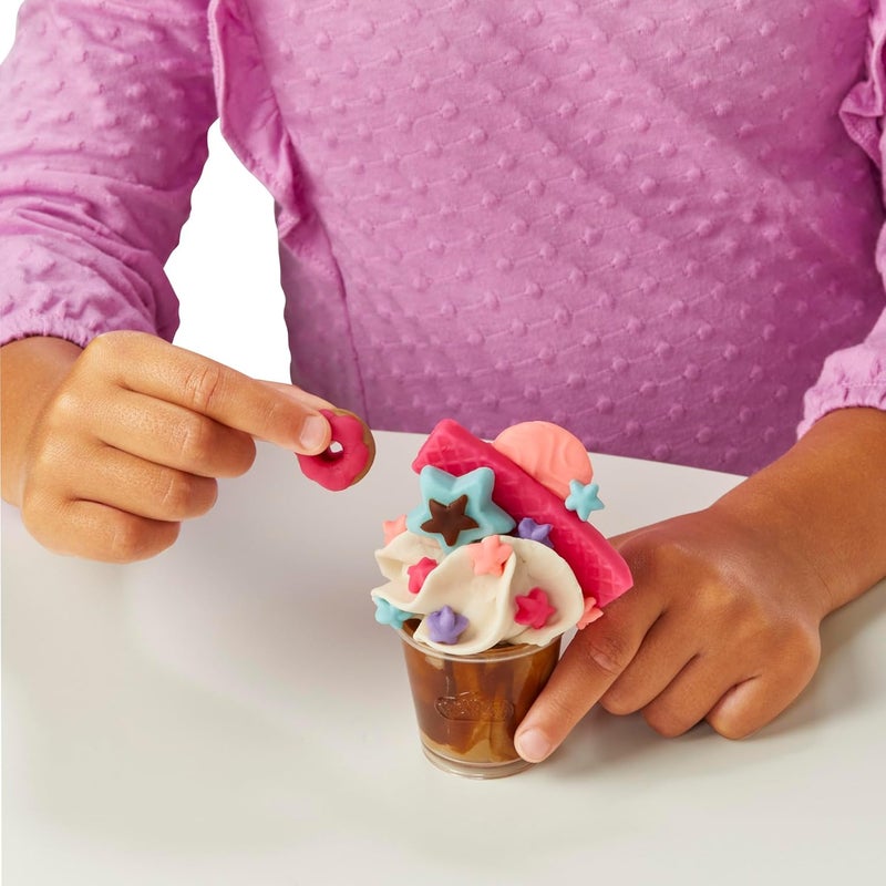 Play-Doh مجموعة مقهى كيتشن كرييشنز الملونة للغاية مع 20 ملحقًا و 8 علب من مركب النمذجة، لعبة طعام القهوة للأطفال من 3 سنوات وما فوق، غير سامة - Image 5