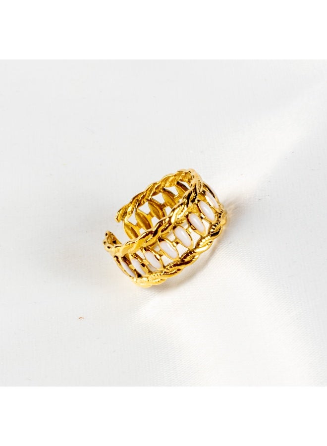 ذا بلاك بيرل اكسسوريز خاتم أستانليس ستيل ذهبي فري سايز مرصع بالمينا البيضاء - Image 1