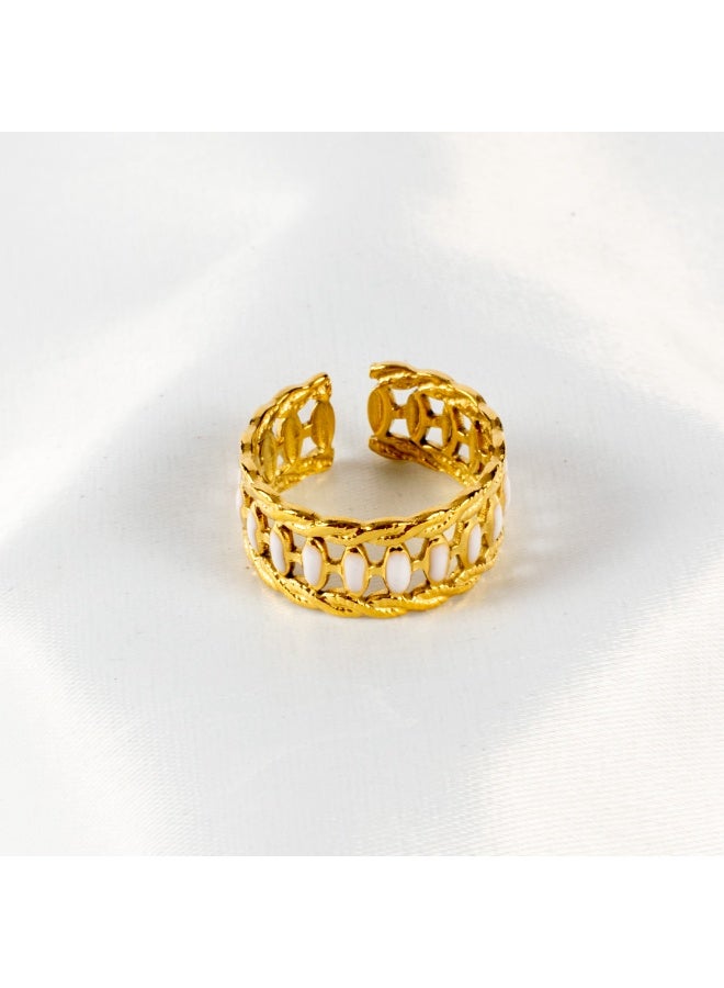 ذا بلاك بيرل اكسسوريز خاتم أستانليس ستيل ذهبي فري سايز مرصع بالمينا البيضاء - Image 2