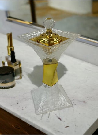 transparent/golden/g