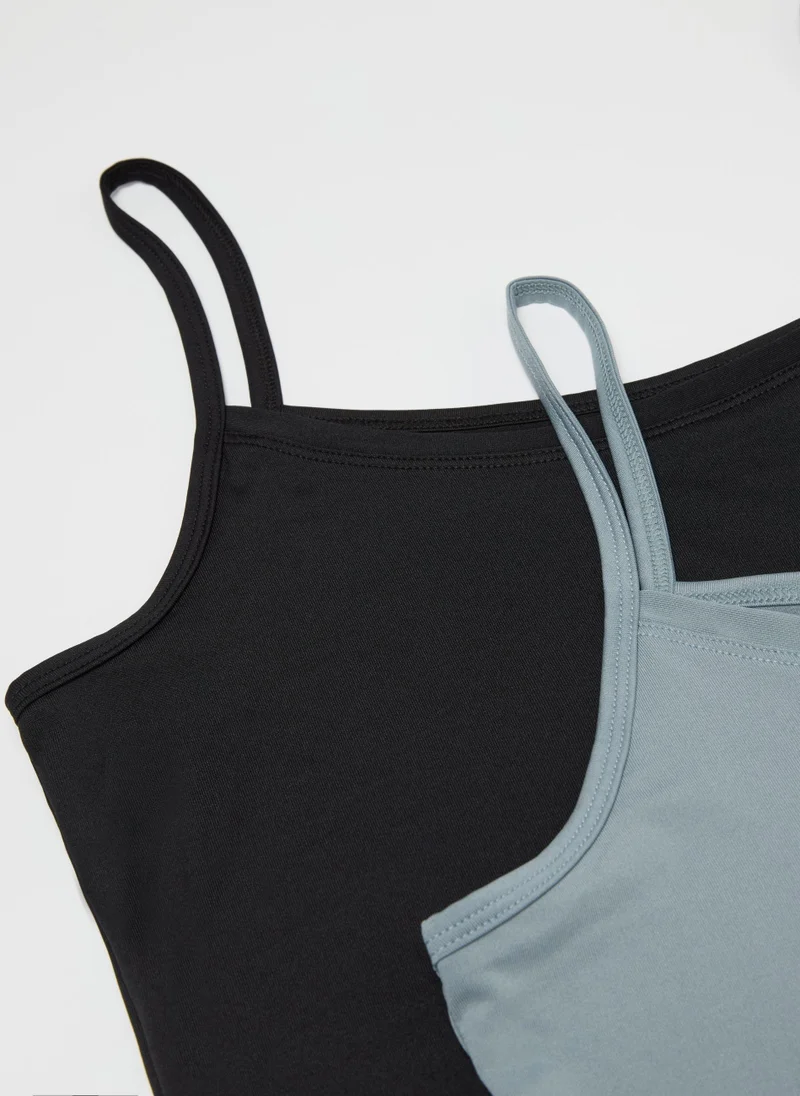 او في اس Two-Pack Stretch Microfibre Vests