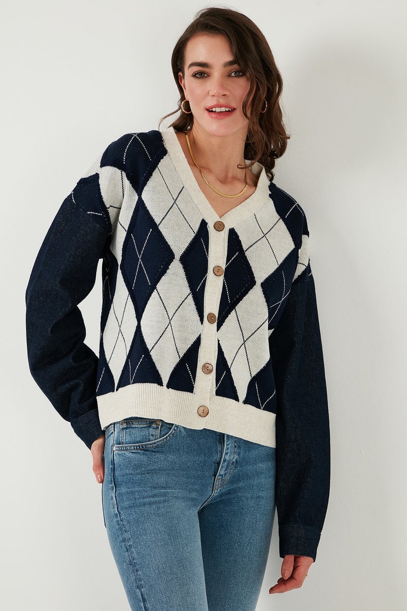 Patterned Regular Fit Buttoned V Neck Crop Cardigan Women's CARDIGAN 4615553