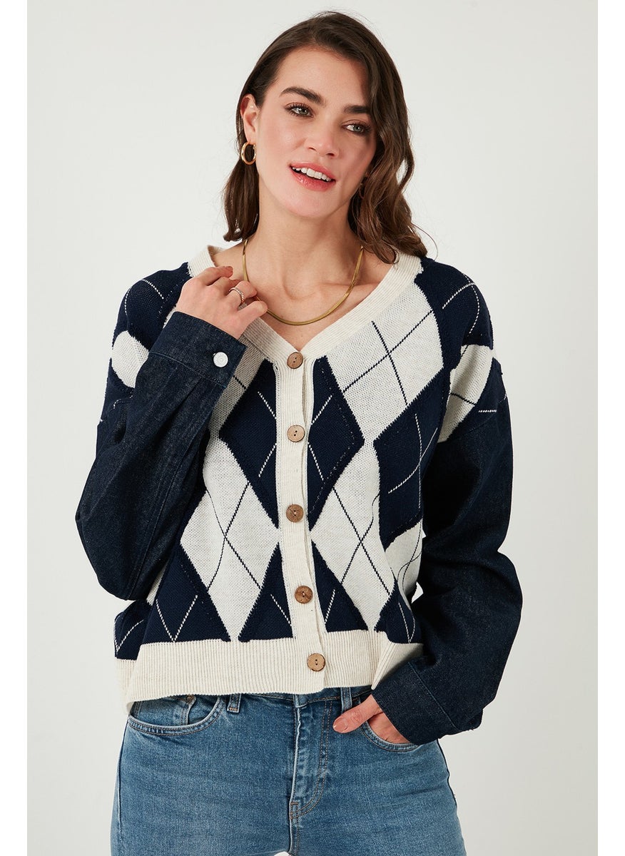 Lela Patterned Regular Fit Buttoned V Neck Crop Cardigan Women's CARDIGAN 4615553  - Image 4