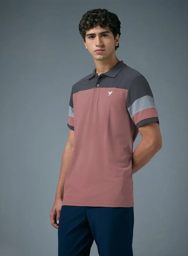 تكنوسبورت بولو بيكيه بقصة ضيقة ونمط كتل الالوان