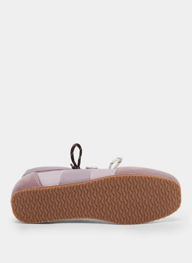 Styli Styli Classic Dual Tone Lace-Up Sneakers