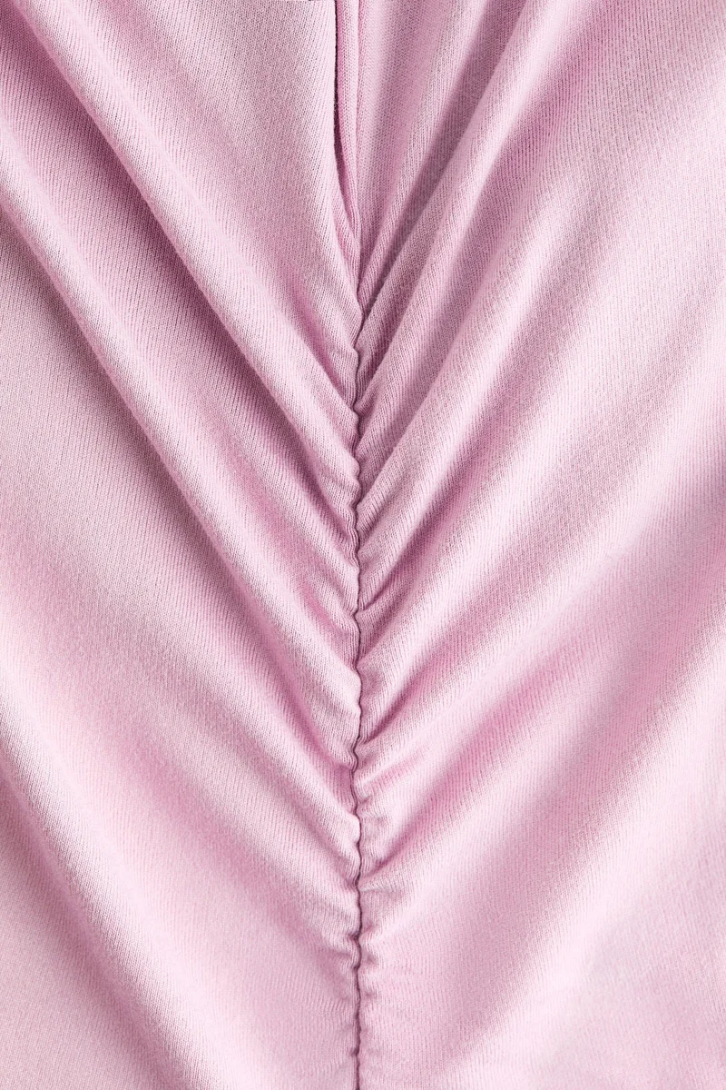 اتش اند ام بلوزة رياضية من نسيج سوفت موف