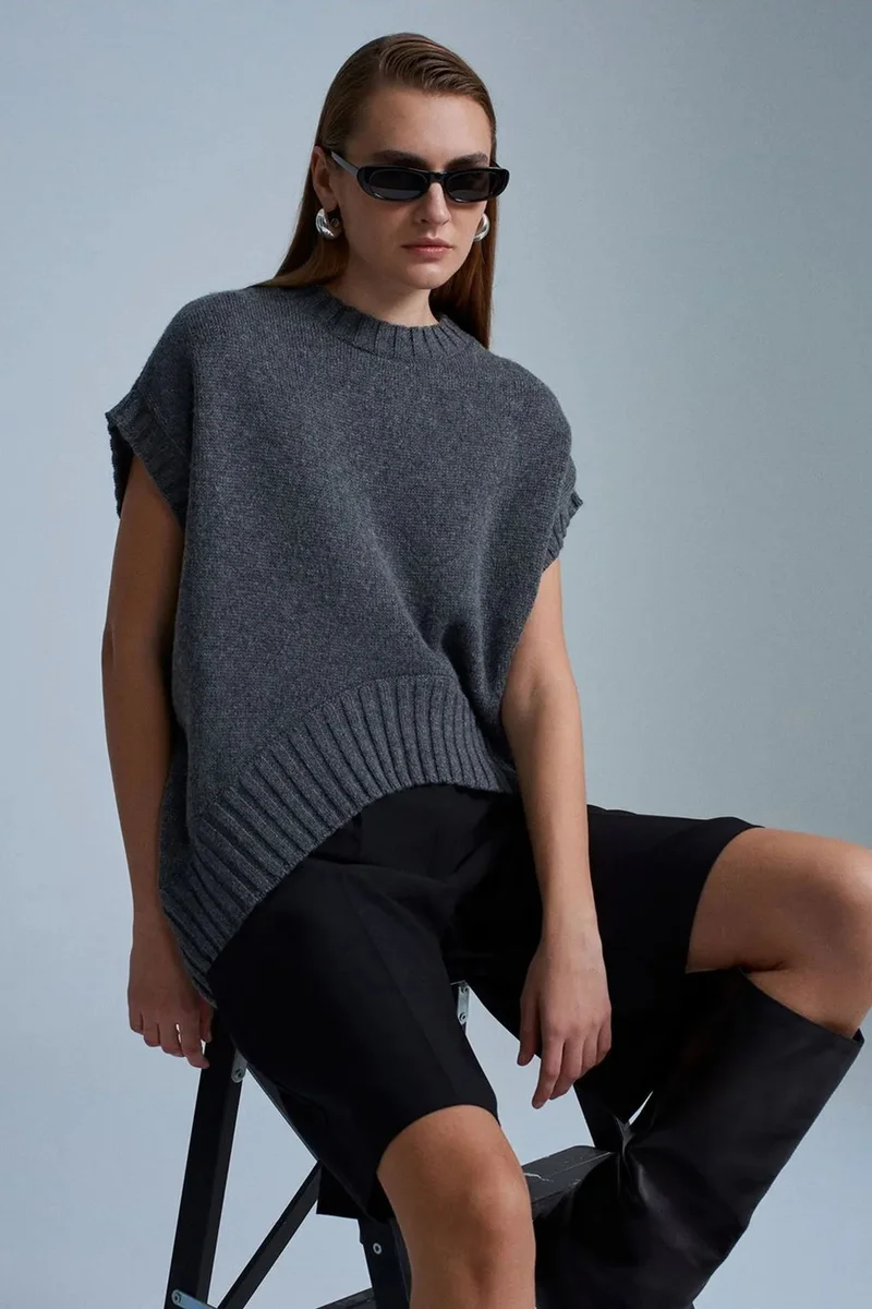 DILVIN Oversized Ribbed Knit Sweater Vest