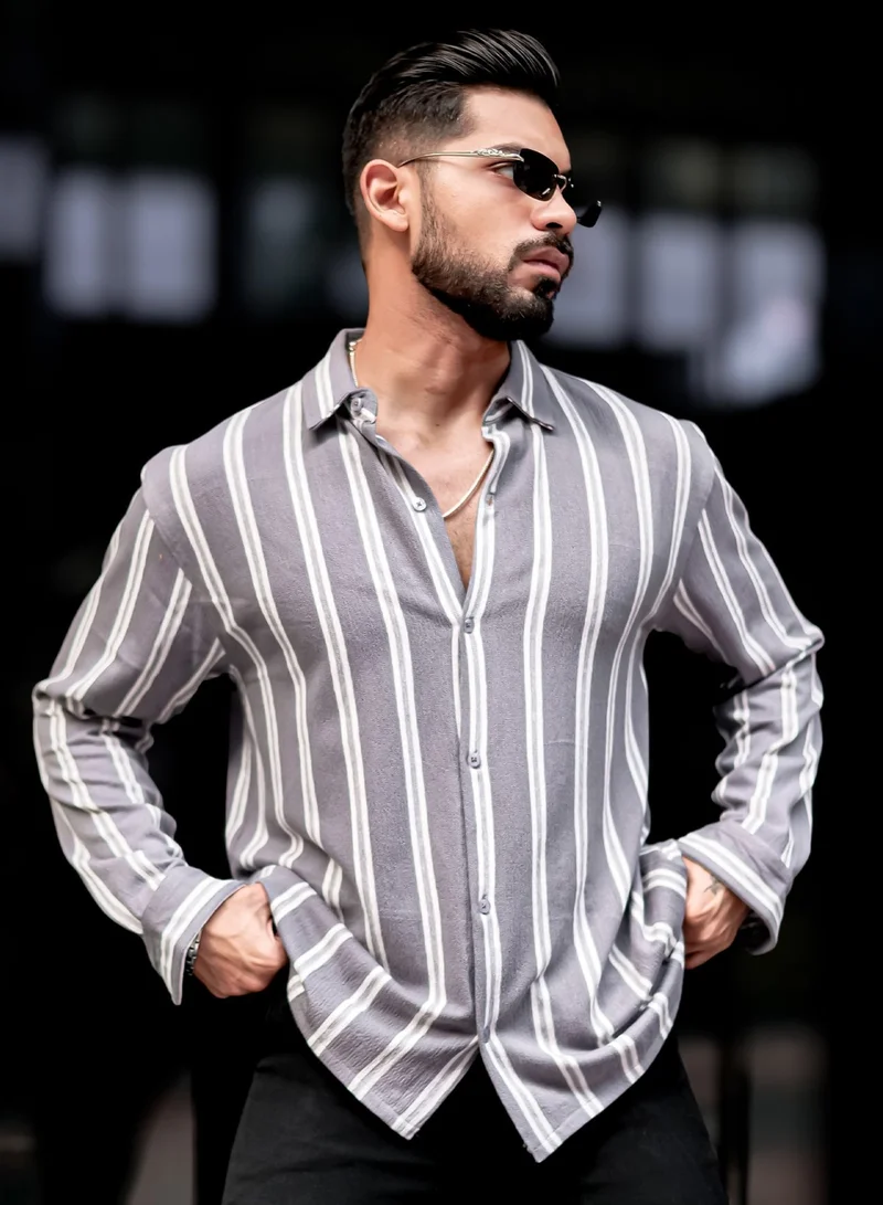 مانياك قميص رجالي مانياك مخطط عمودياً بأكمام كاملة من قماش التيري رمادي بقصة ضيقة