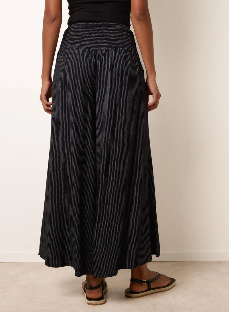 بلو فانيلا Wide Leg Shirred Waist Wavy Trousers