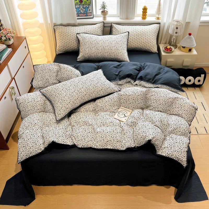 4pcs Set: Japanese-Korean Vintage Mixed Style Pastoral Small Floral Print Set - Includes 1 Duvet Cover + 1 Flat Sheet + 2 Pillowcases (No Filler). The Fabric Is Soft, Skin-friendly, Breathable, and Moisture-wicking to Prevent Stuffiness. Pairs Well - Image 3