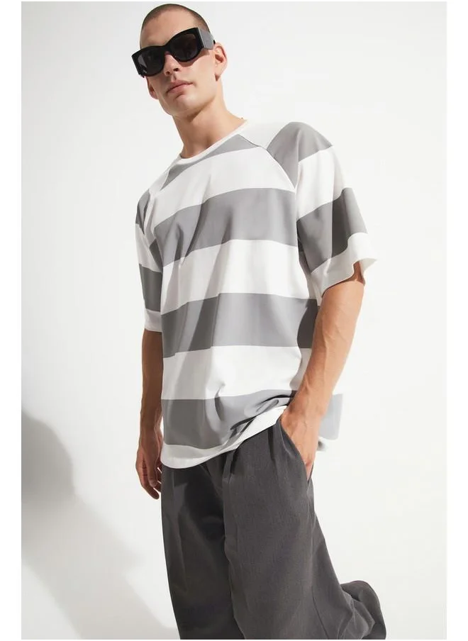 جون June Men Oversize Pattern Crew Neck Striped Tshirt Grey