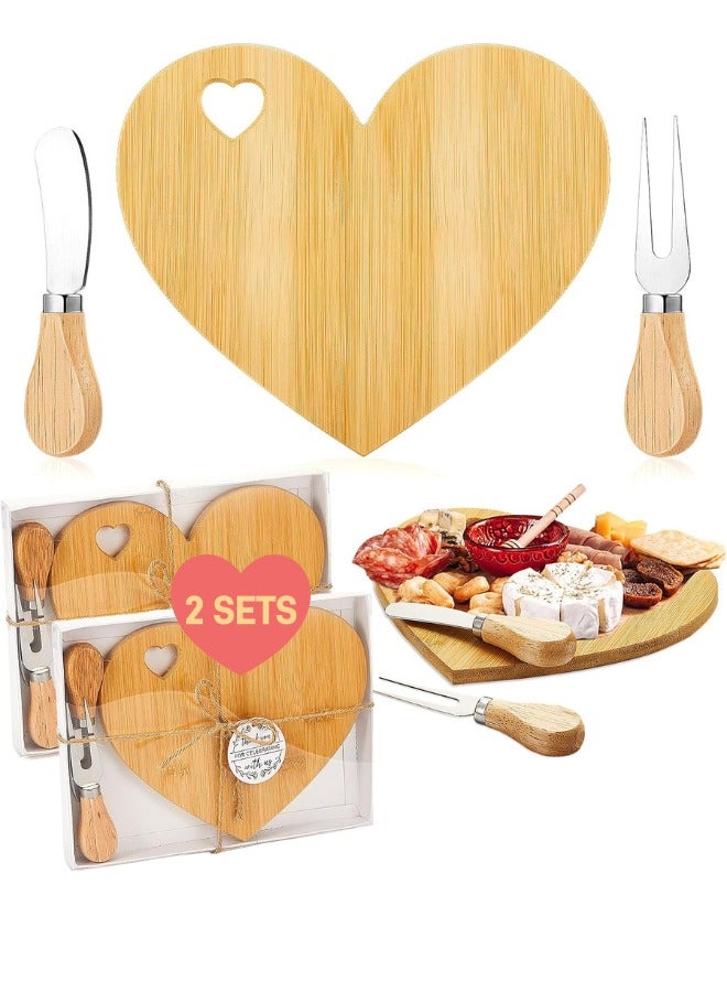 كانشويسي لوح جبن على شكل قلب من الخيزران مع سكاكين جبن – مجموعة هدية لوح جبن صغيرة مثالية كهدايا الزفاف والعيد ورمضان والمناسبات المنزلية وهدايا الضيوف (قطعتان) - Image 1