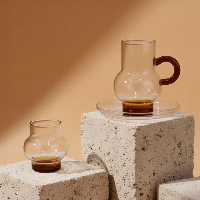 طقم تقديم الشاي والقهوة - تصميم زجاجي دائري بقاعدة ملونة وصحن شفاف