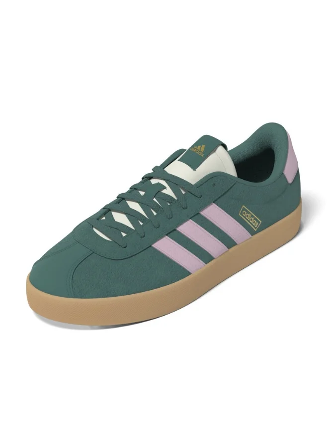adidas أحذية رياضية نسائية خضراء   .