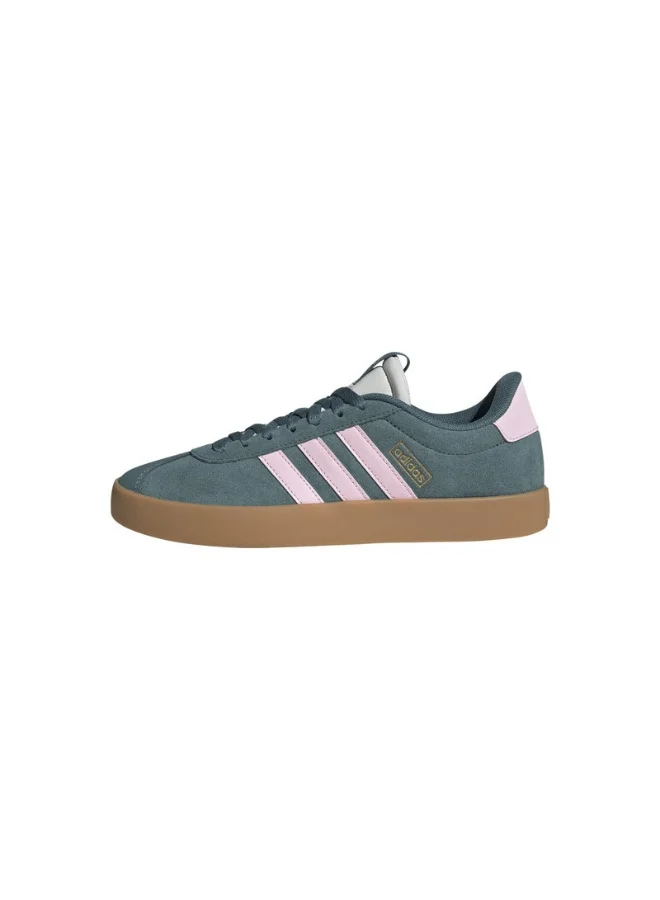 adidas أحذية رياضية نسائية خضراء   .