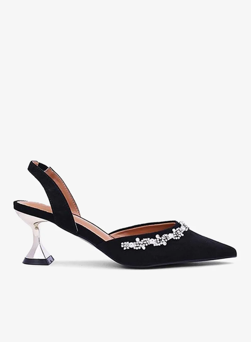 كابلي أحذية كعب عصرية ترفع من مستوى أي إطلالة.