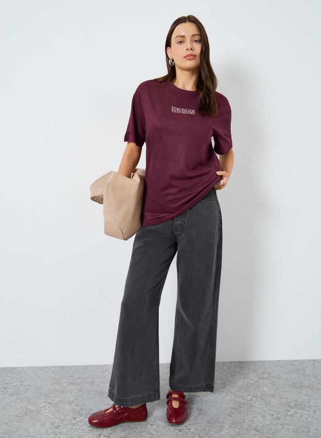 Styli Burgundy Oversized Slogan T-Shirt - Image 2