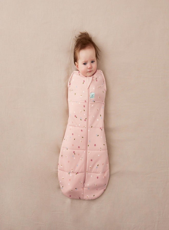 ergoPouch كيس النوم ergoPouch Cocoon Swaddle 3.5 TOG - كيس نوم للأطفال، تصميم مريح يساعد على تهدئة ردود الفعل المفاجئة، مثالي للنوم مع الأذرع داخل/خارج، قماش ناعم وقابل للتنفس لنوم أفضل (6-12 شهر، زهور الأقحوان) - Image 2