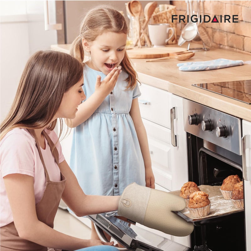 Frigidaire Sasha Cotton and Silicone Oven Mitts, Heat Resistant, Anti-Slip, Machine Washable, 13â€x 7 â€œ,Beige, Set of 2 - Image 5