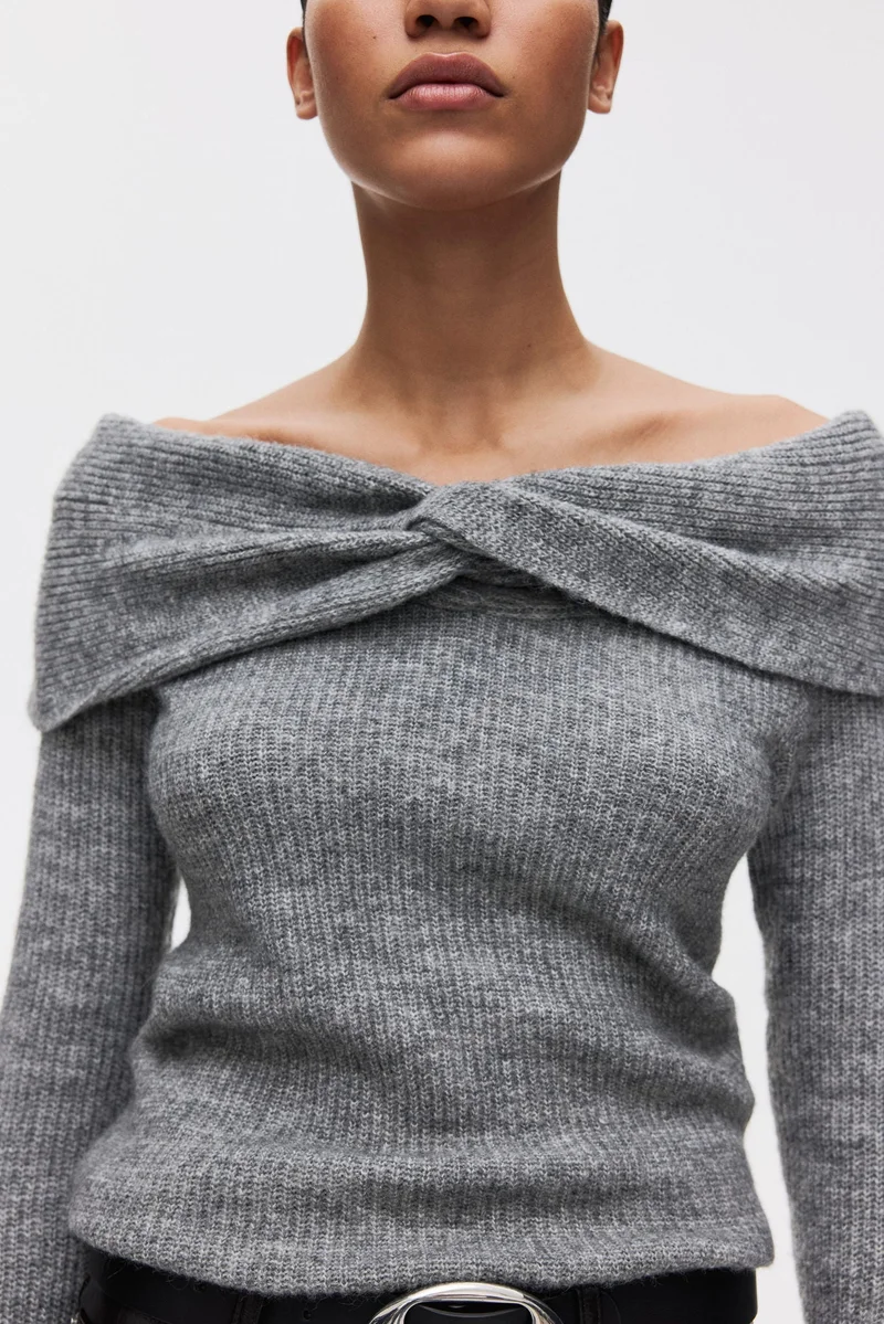 اتش اند ام كنزة بدون أكتاف