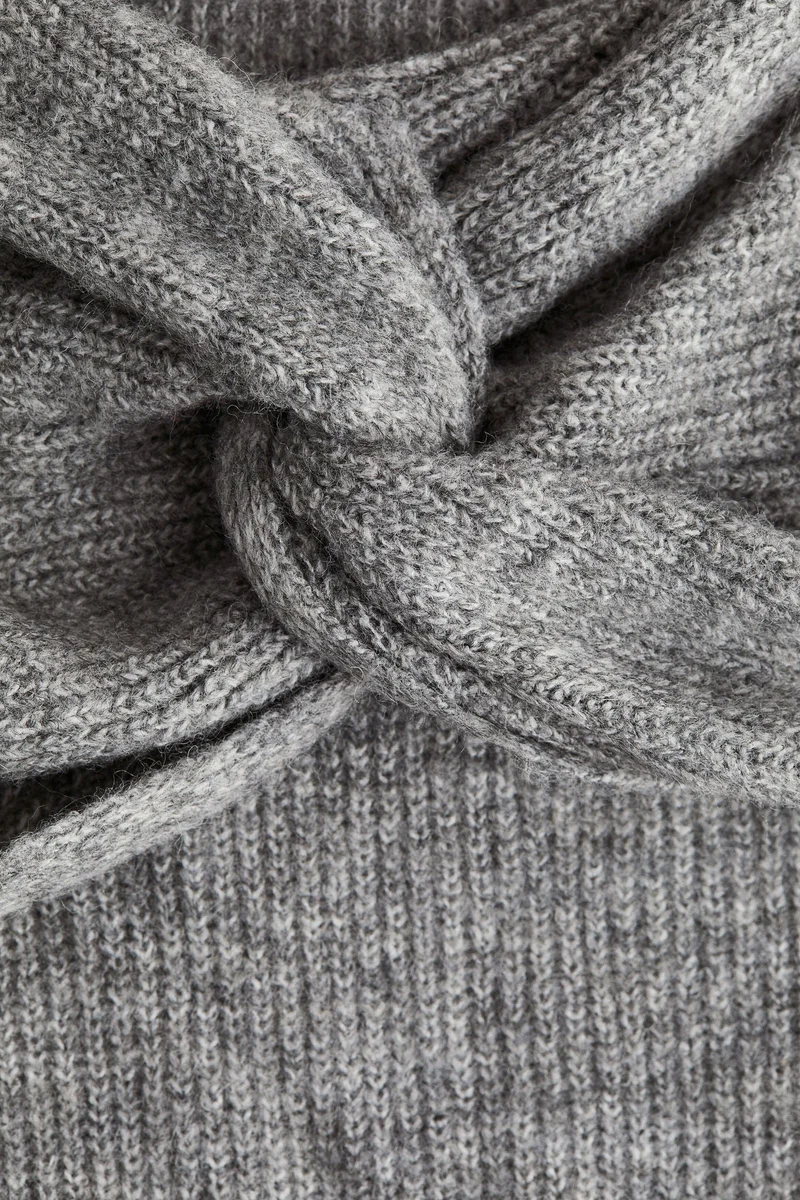 اتش اند ام كنزة بدون أكتاف