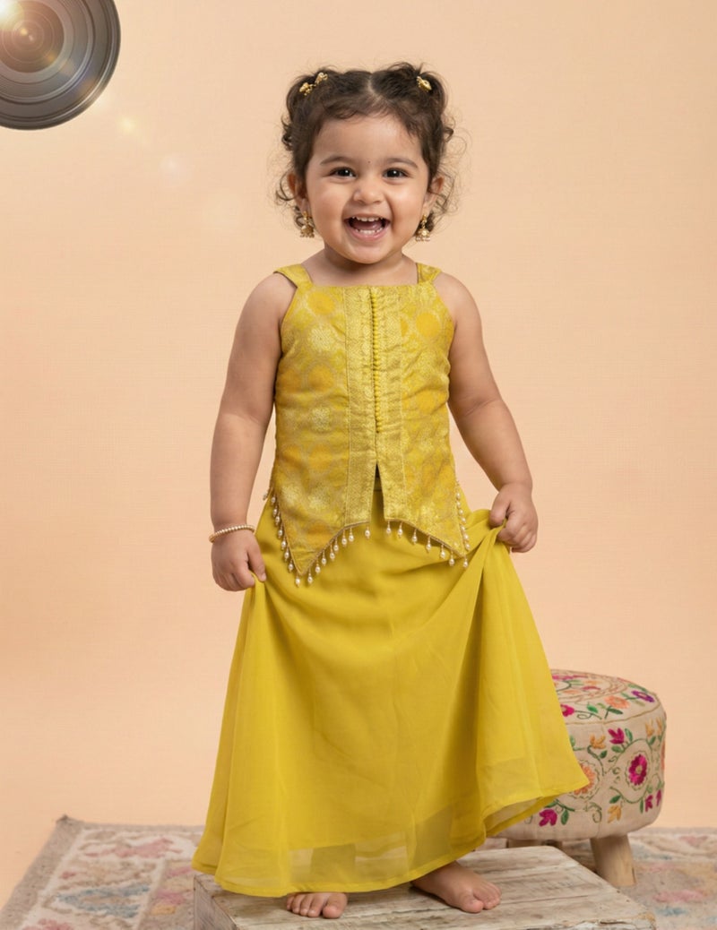Lucky Kids كُرتا بناراسي جاكار أصفر للفتيات مع طقم شراة شيفون متدفق - Image 1