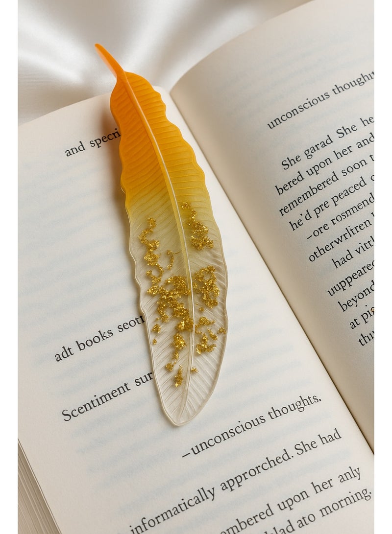 Ready For Chai علامة مرجعية أنيقة من الريش الراتينج - تصميم متدرج من الكهرمان وورق الذهب المصنوع يدويًا | هدية فريدة للقراء وعشاق الكتب - Image 1